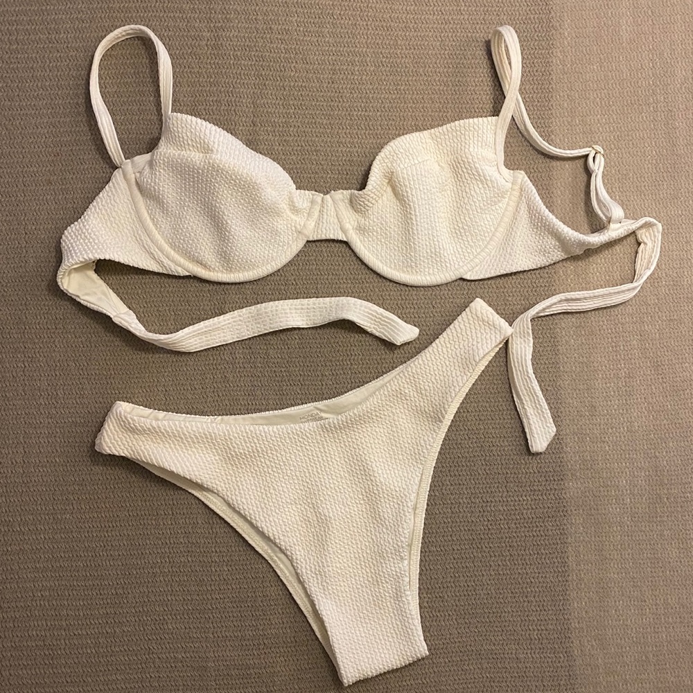 Monday Swimwear Ivory Crinkle set L/M
